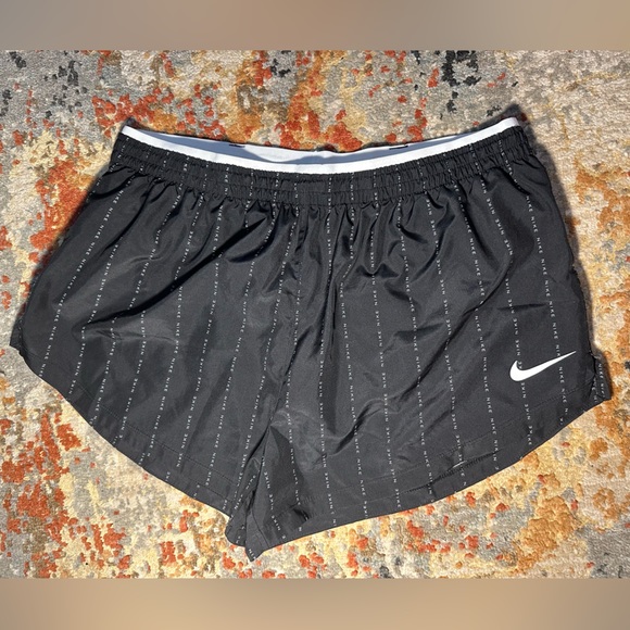 Nike Shorts (discontinued) (Black) - Picture 1 of 6